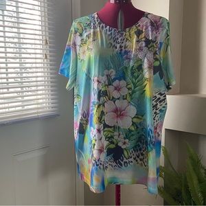 Cactus women tie dye floral print short sleeve pullover top. Size XL. Used.